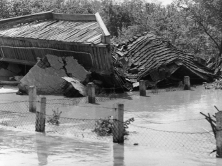 1970. Tiszai árvíz, Tunyogmatolcs (Fotó: MTI)