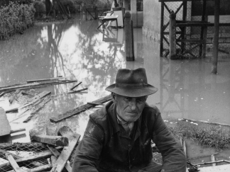 1970. Tiszai árvíz, Zsarolyán (Fotó: MTI)