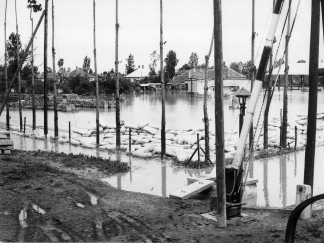 1970. május 18. Tiszai árvíz, Fehérgyarmat (Fotó: Varjú)